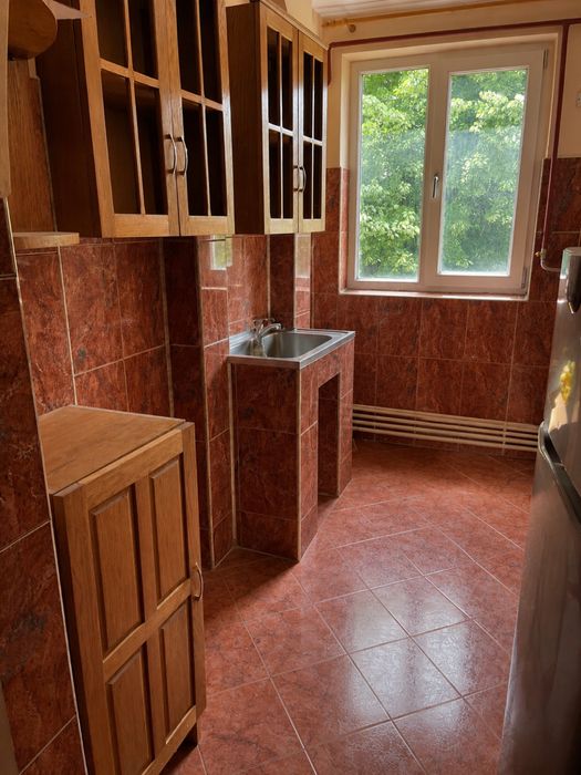 Apartament 2 camere 56 mp, semidecomandat caracal centru cu boxa 9 mp