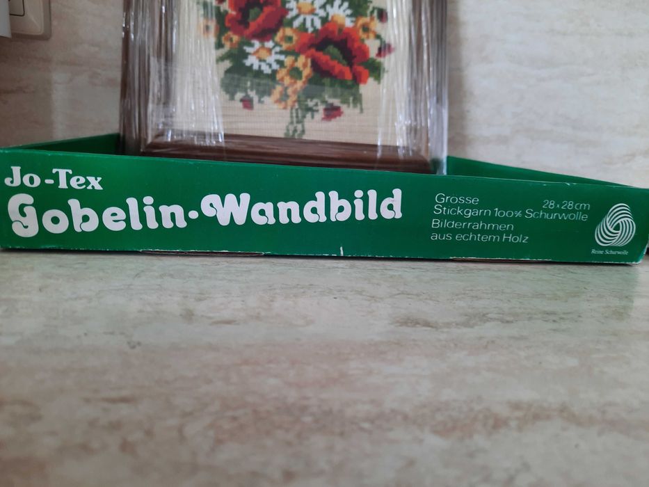 Гоблен с дървена рамка