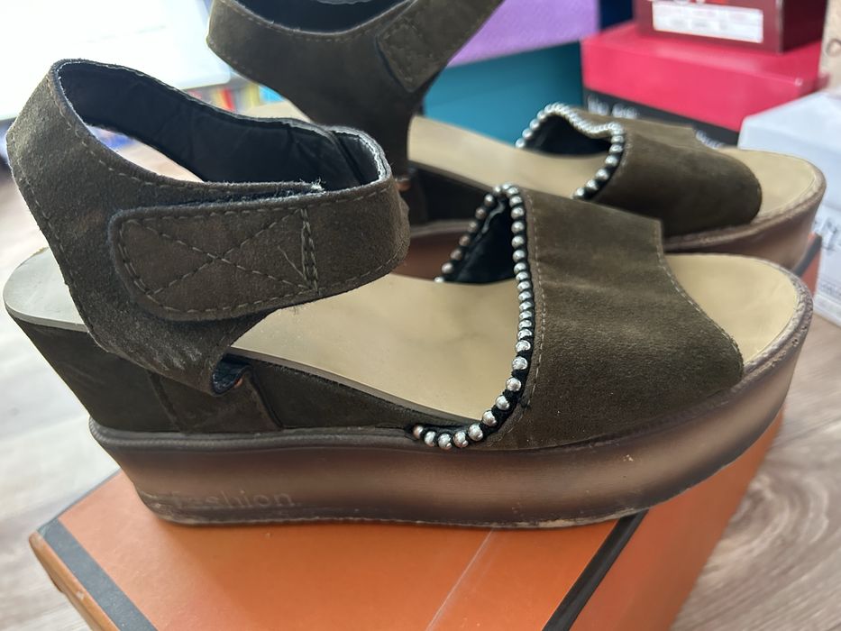 Обувь носились 2-3 раза