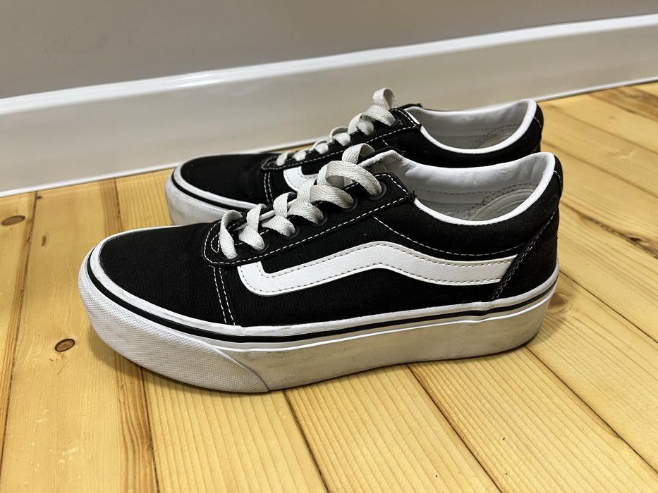 Обувки Vans, Adidas Ozweego