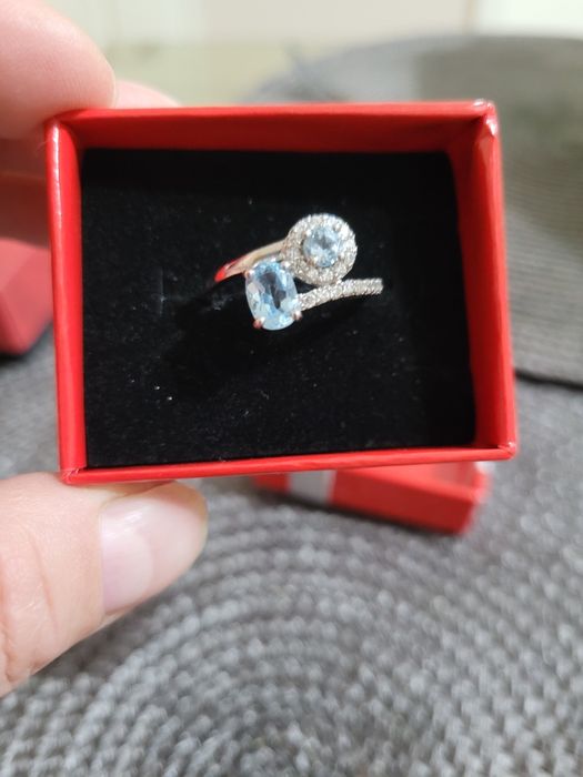 Дамски сребърен пръстен с камък топаз! Състояние ново!