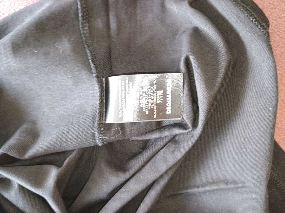 Tricou Dsquared2, L, dar mai bine se potriveste la M