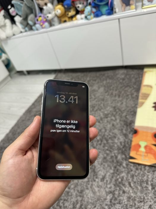Vand iphone XR pentru piese/ recarosare