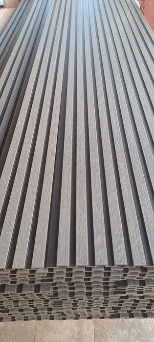 Riflaje de exterior fibra de lemn coextrudat
Îmbunătățește aspectul fațadei, terasei,gardului,stalpilor sau al balconului c