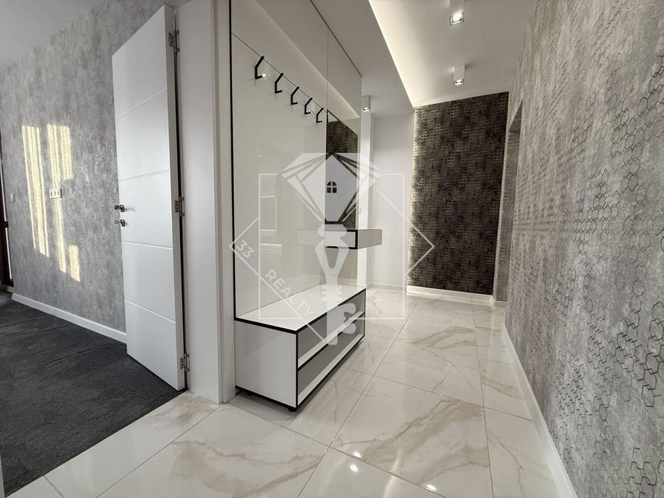 Продава се Тристаен апартамент в Пловдив, Остромила - 118 кв.м за 973 €/кв.м - Снимка #11