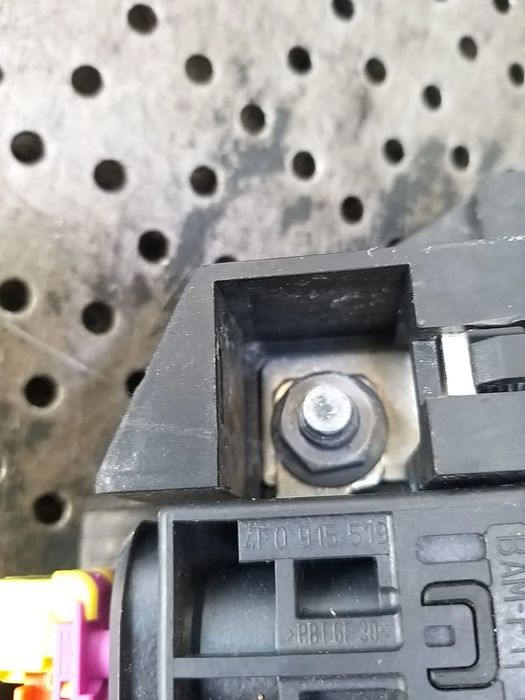 Borna baterie plus cu capsa pirotehnica audi a5 8t 4f0915519
