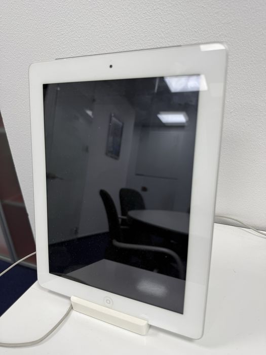 Ipad Apple A1430 alb + suport si fir incarcare