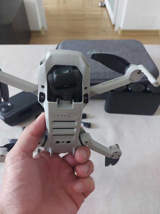 Dronă Dji mavic mini