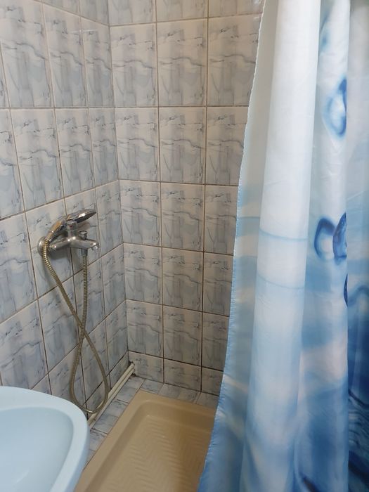 Închiriez garsonieră