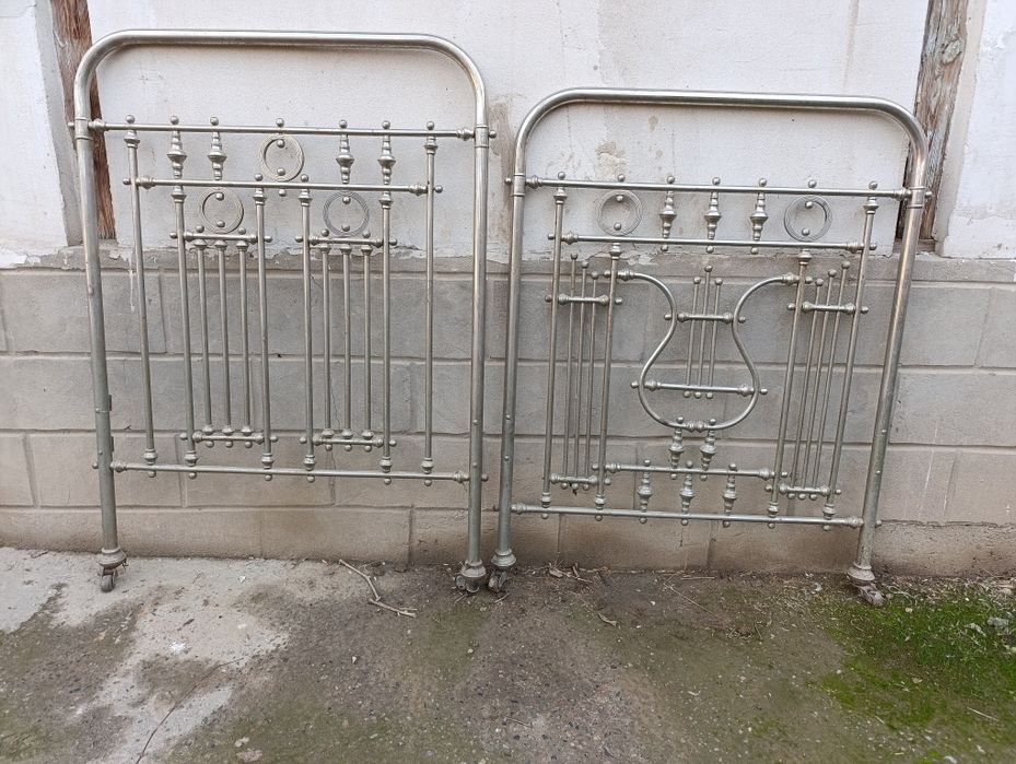 Кровать латунная