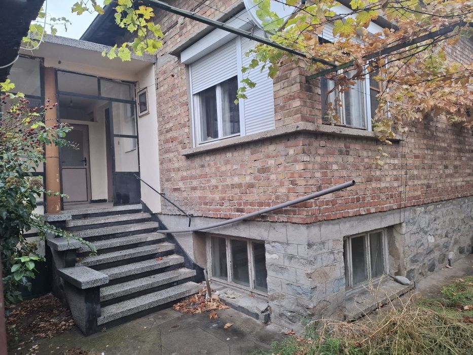 Къща в Казанлък в близост до магазин Лидал