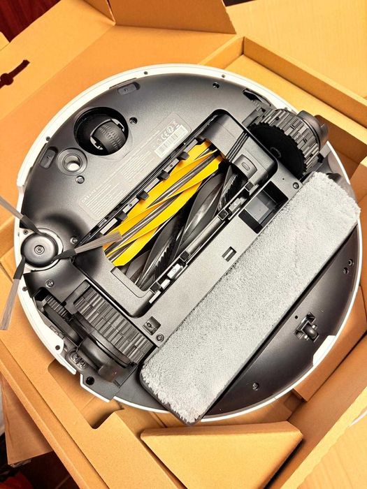 Vand Dreame Aqua10 Ultra Track Complete Aspirator robot cu MOP - NOU