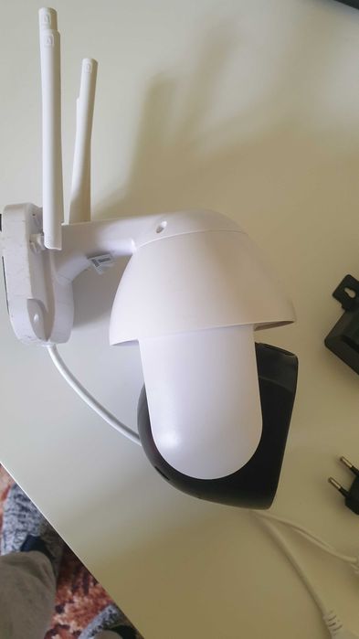 WiFi охранителна камера CloudCam с нощно виждане и 4 антени