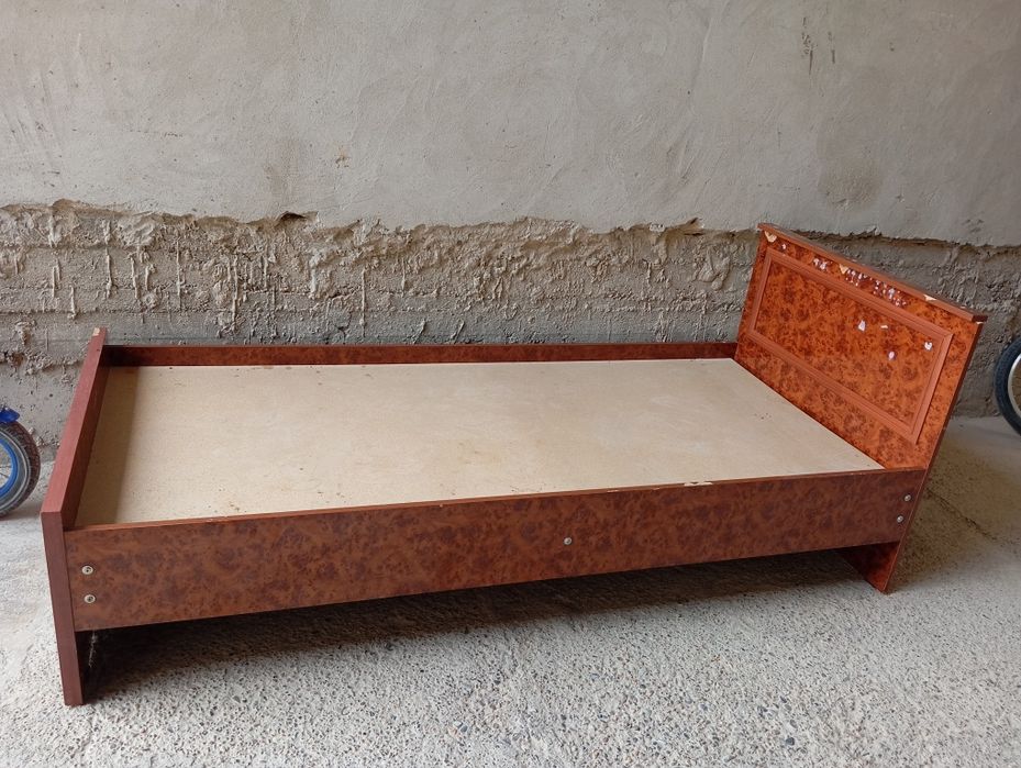 Кровать сотилади