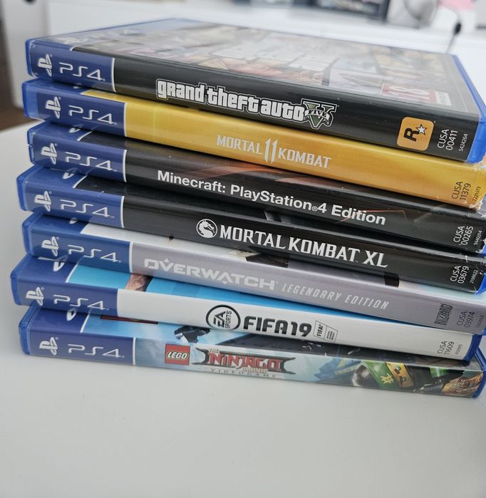 PlayStation 4 Pro 1TB + 2 Controllere Originale + 7 Jocuri