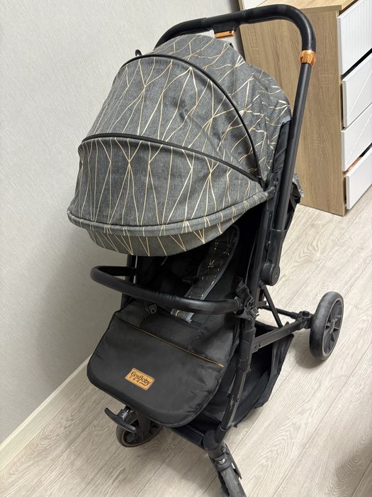 Коляска прогулочная