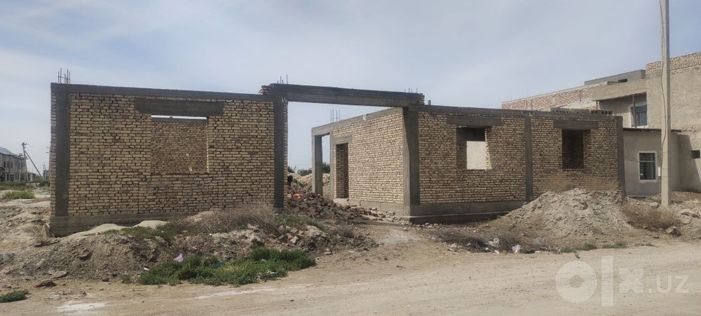 Курилиши тугалланмаган участка сотилади.