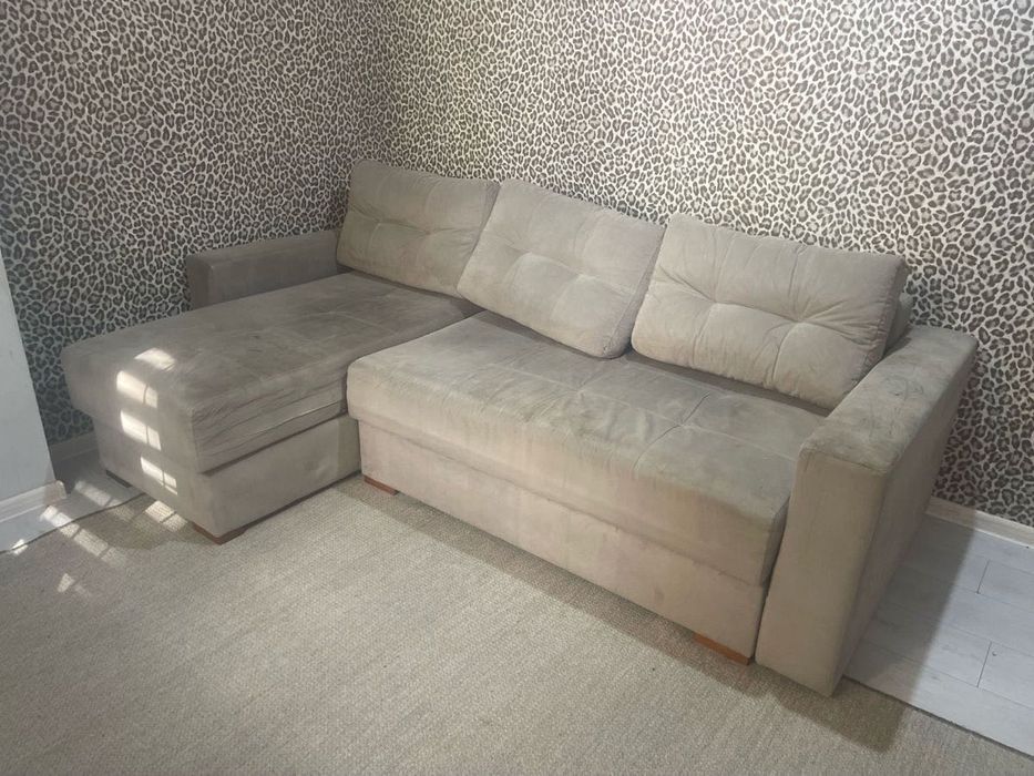 Отдaм дapoм диван