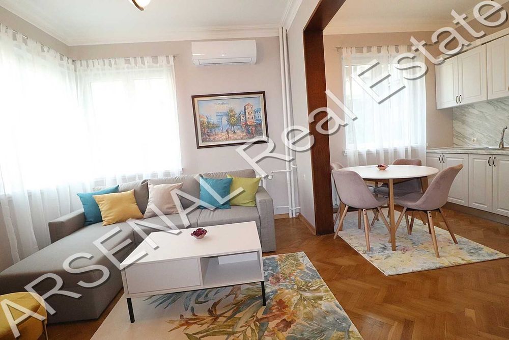 Тристаен апартамент под наем, Център