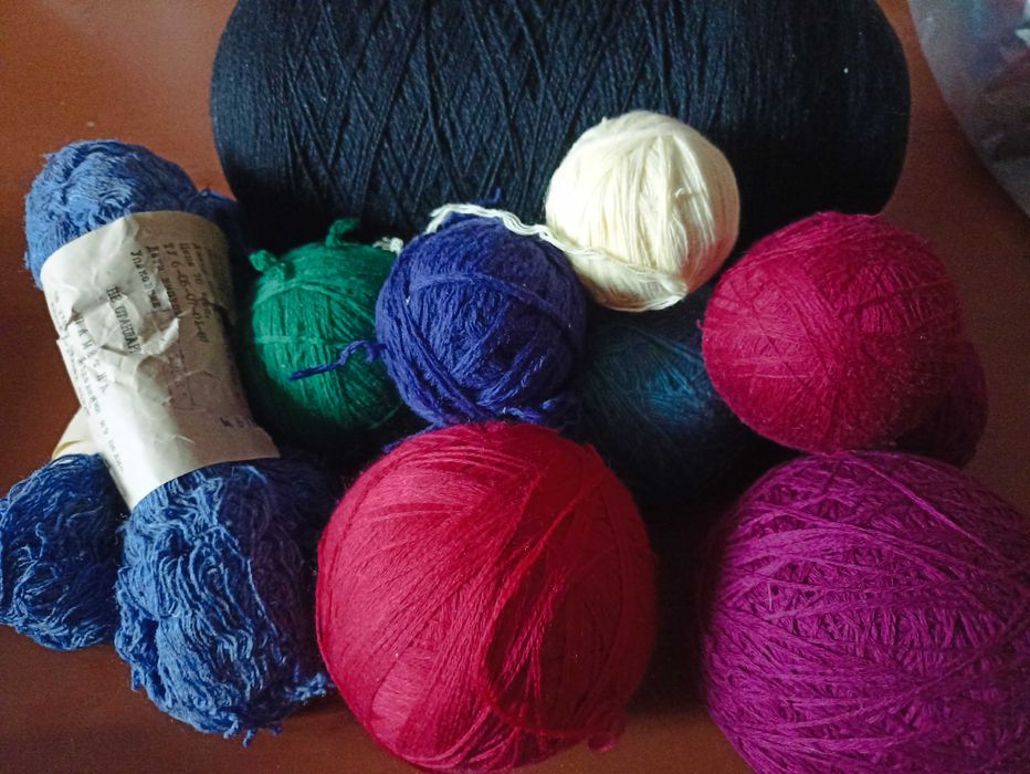 пряжа в мотках для вязания