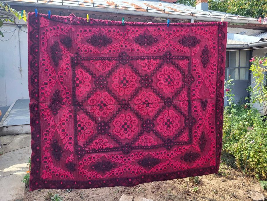 Vând macate noi, țesute manual din lână 100%; 2 buc.500 lei