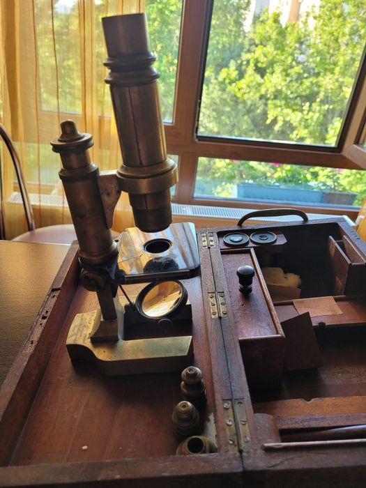 Microscop Constant Verrick original din alamă lăcuită,