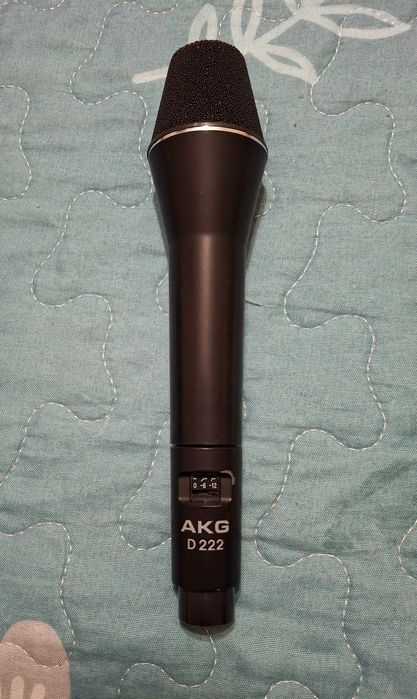 Продам микрофон в коробке