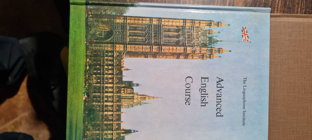 Учебници за английски с касетки, от времето на соца.