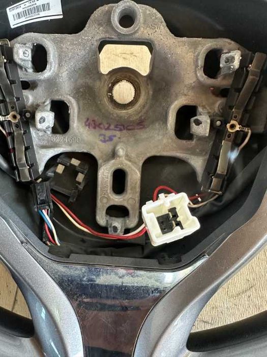 Volan RENAULT CLIO 4 cod piesa 484002339r
