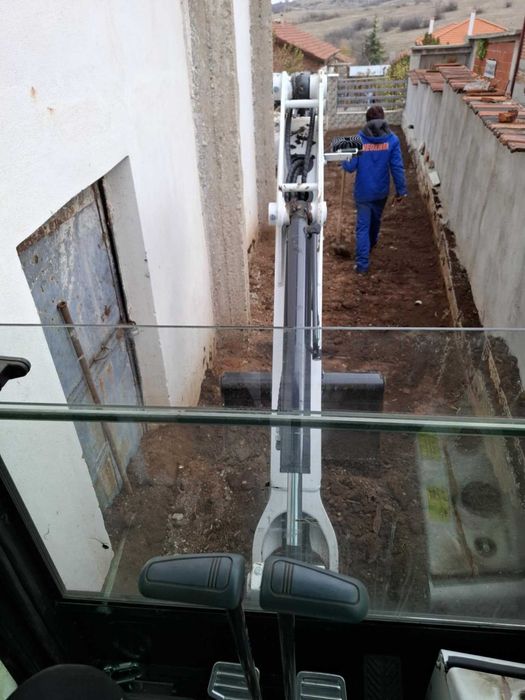 Услуги с Мини багер и тристранен самосвал