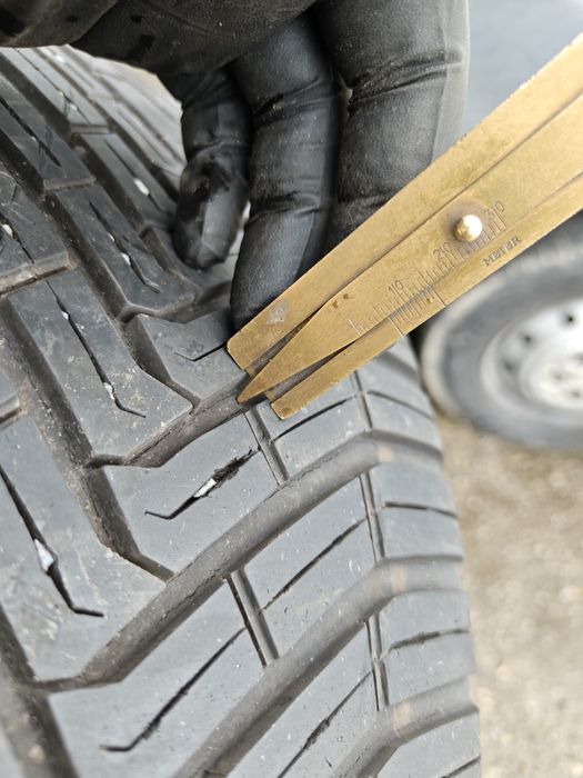 235/55/18 Continental All season contact