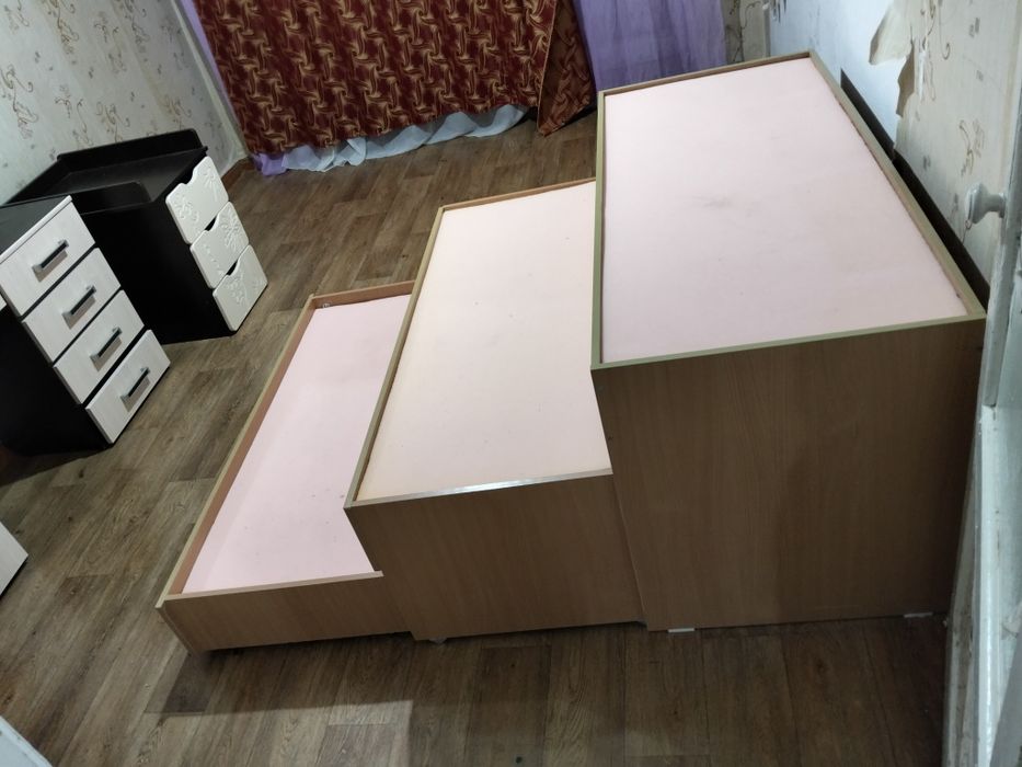 Продам туалетный столик