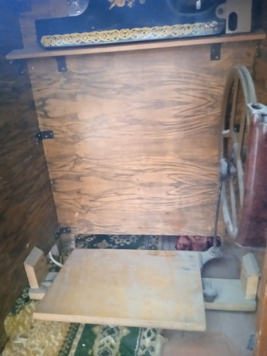 Швейная машинка продаю срочно,торг...