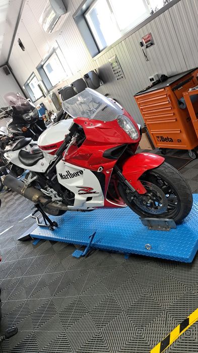 Vand sau Schimb Hyosung GT650R Limitata A2