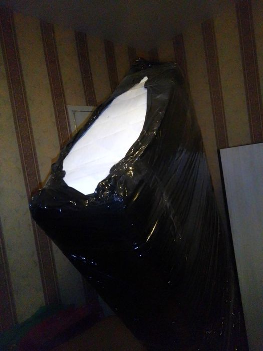 Подарявам единичен еднолицев матрак.