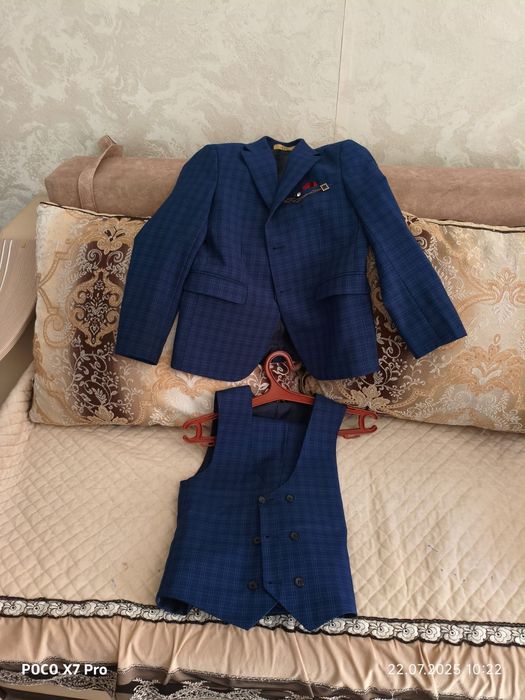 Школьная форма. Костюм тройка. Туфли. Кросовки для мальчика.  Сортиров