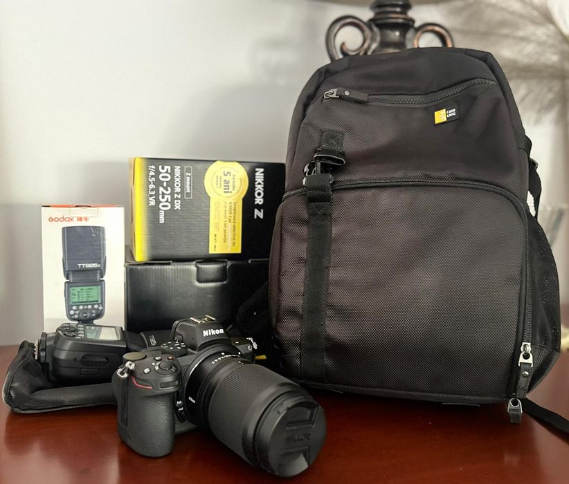 Vând aparat foto NIKON Z5 |  Accesorii |
