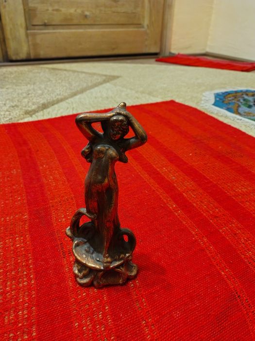 Vând statuete vintage
