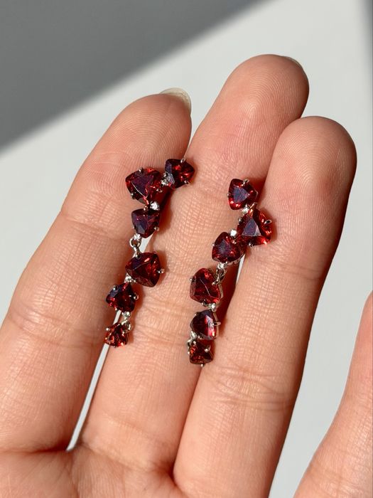 Серебряные серьги с рубиновыми вставками