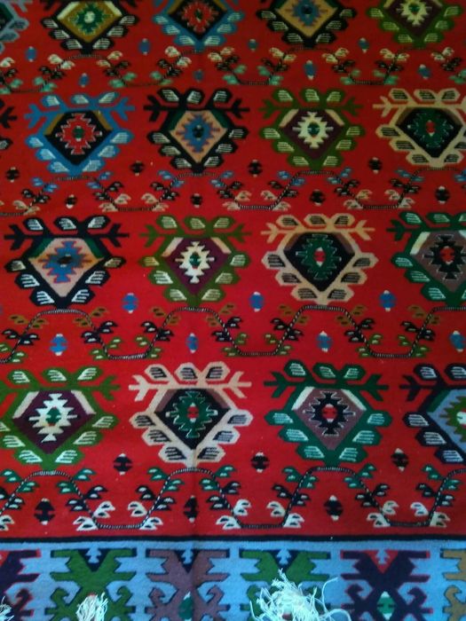 Продавам огромен антикварен Чипровски килим 1939 година