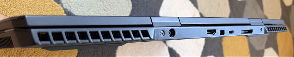 Лаптоп Alienware m17