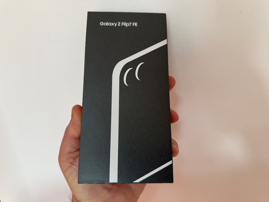 Samsung Galaxy Z Flip 7 FE, 128 gb, 8 gb ram, 5G, Black, nou la cutie