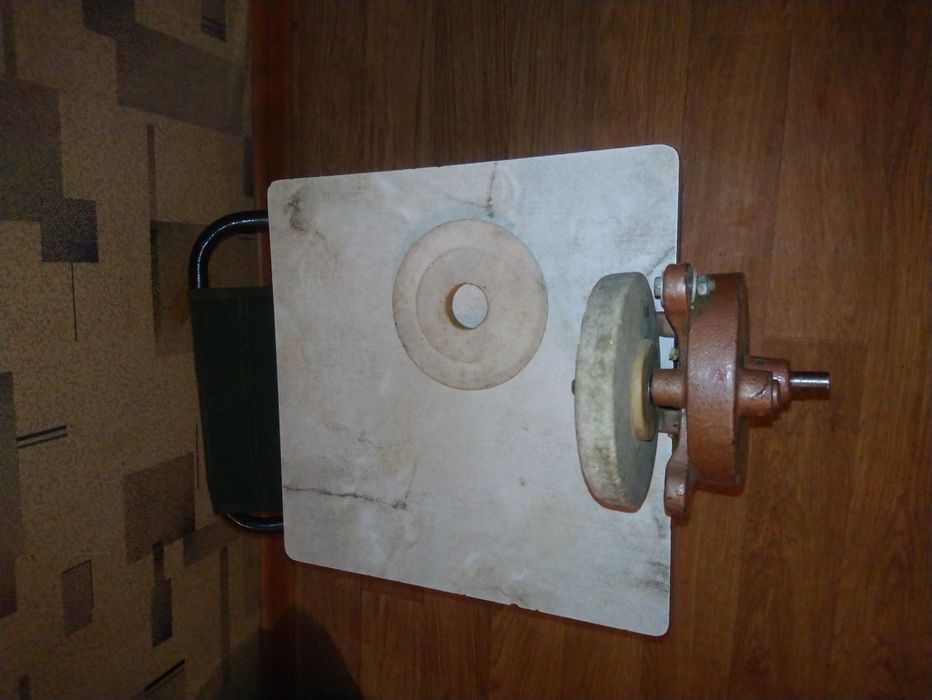 Продам настольное точило механическое