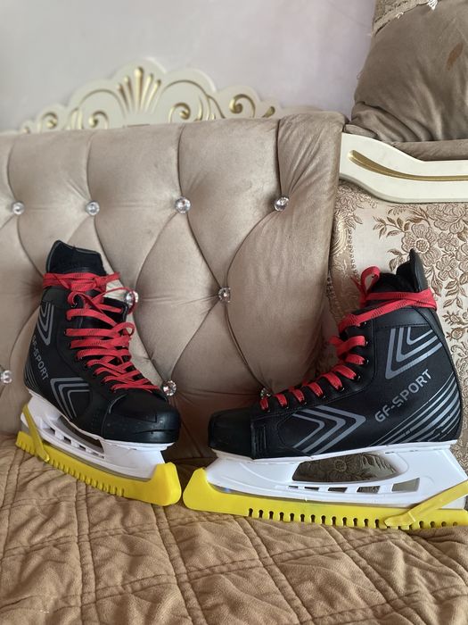 хоккейные коньки