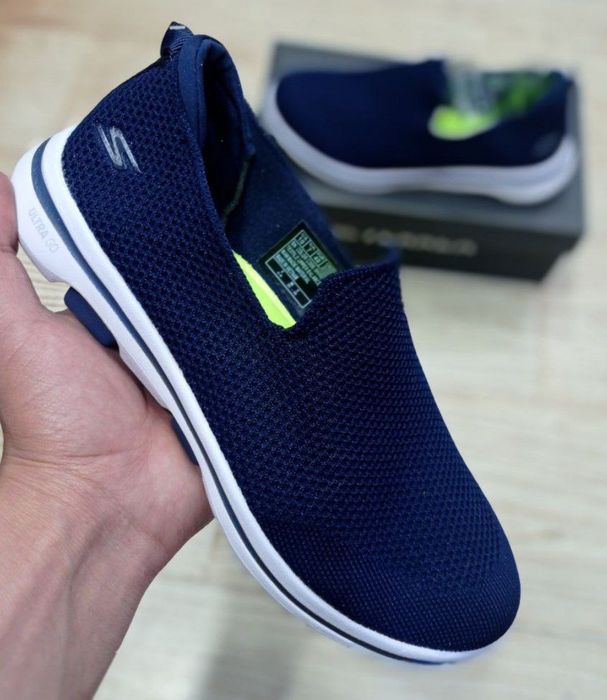 Skechers made in Vietnam arginal