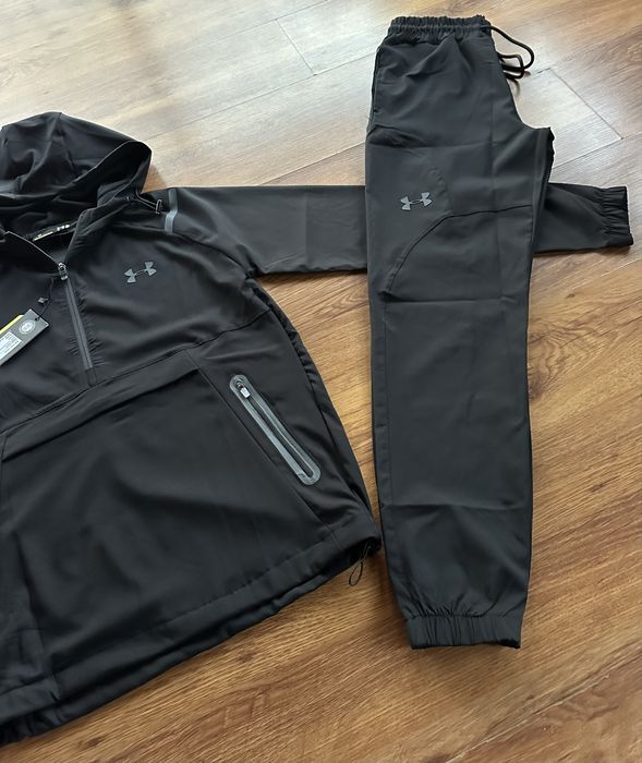 Мъжки,шушлеков,черен екип Under Armour с гумирано лого