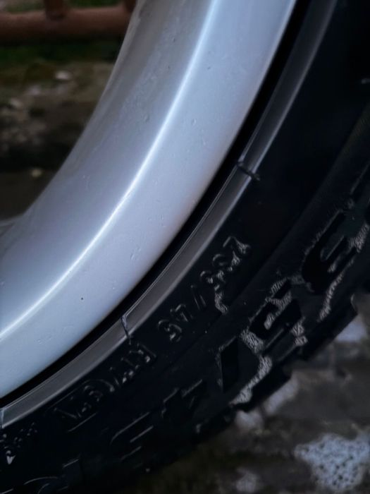 Jante Volkswagen R17 + anvelope iarnă Pirelli Sottozero 235/45 R17