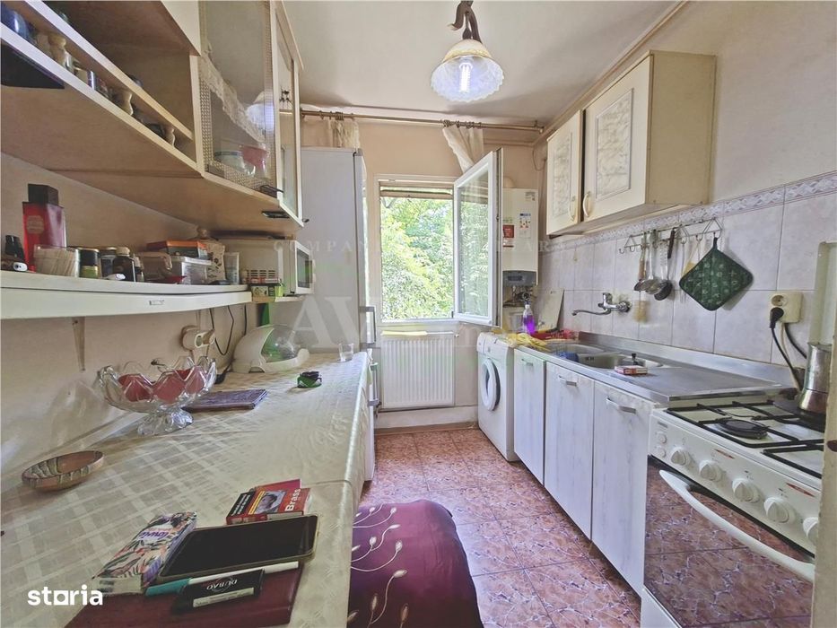 Apartament 3 camere semidecomandat | Etaj 1, zona Centrala, Bacau