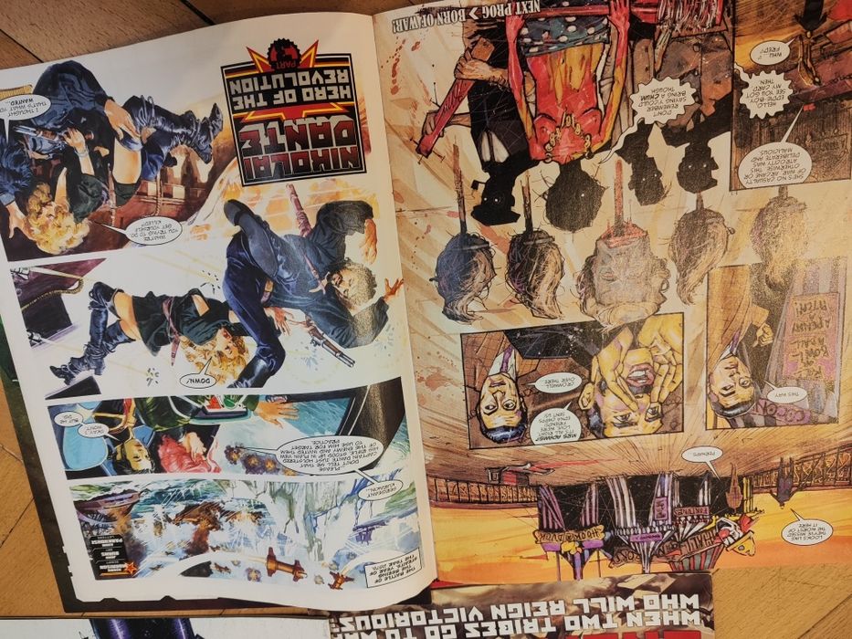 Колекция 2000AD комикси плюс подсрък артбук