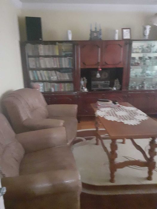 Inchiriez Apartament  3 Camere  Etaj 2  Disponibil Imediat